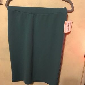 NWT M LuLaRoe Cassie Solid SALE!